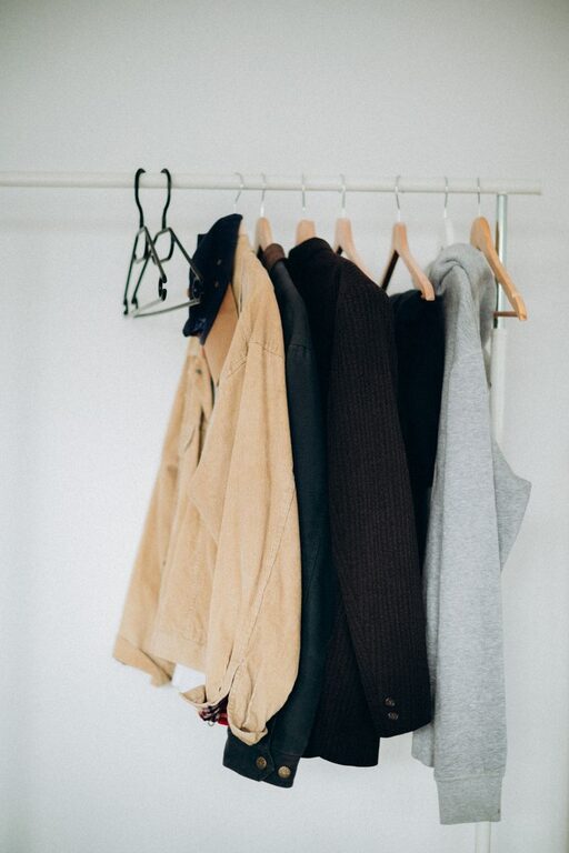 How to Build a Basic Capsule Wardrobe: A Step-by-Step Guide